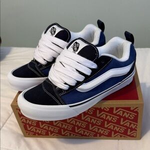 Vans Knu Skool in Navy